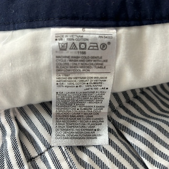 Old Navy White/Navy Striped Everyday Shorts - Picture 4 of 4